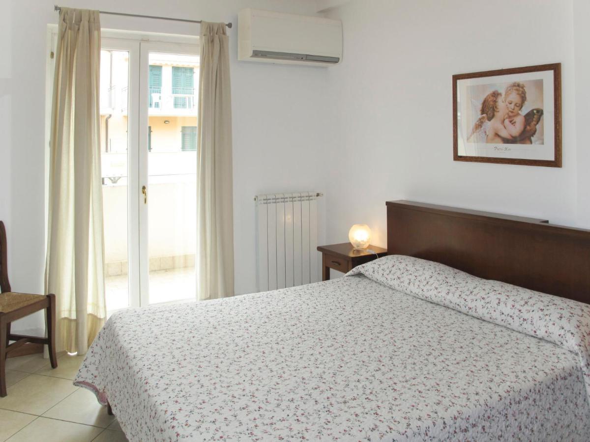Apartment Cala Azzurra - Imp312 By Interhome Імперія Екстер'єр фото